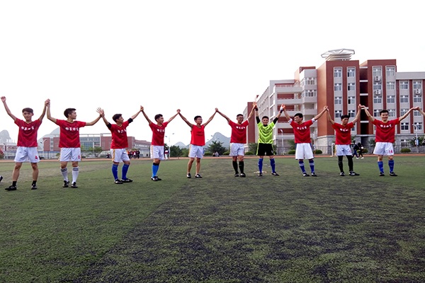 我系“尧山杯”足球小组赛获胜 我系“尧山杯”足球小组赛获胜