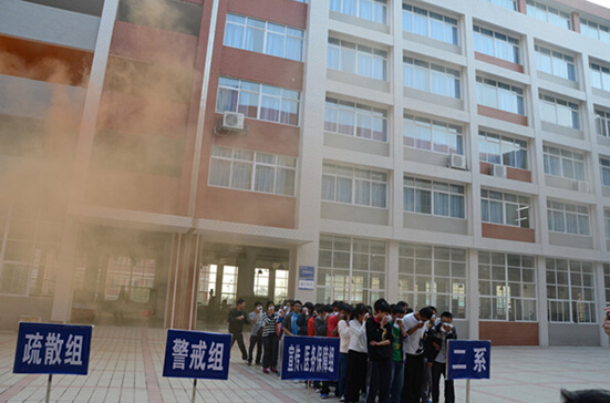 我系员工参加2014年火灾逃生疏散演练 我系员工参加2014年火灾逃生疏散演练